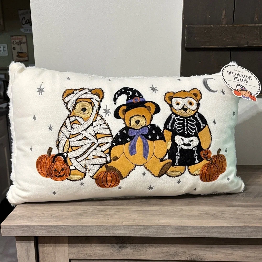 ENVOGUE CREEPY BEAR CRITTERS FAUX FUR HALLOWEEN THROW PILLOW NWT EMBROIDERY